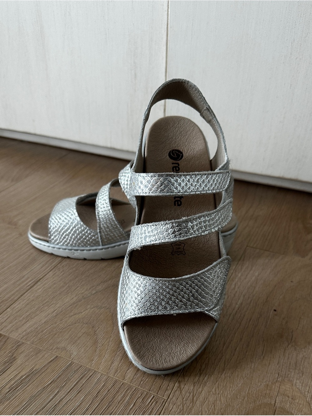 RIEKER - REMONTE Leather Sling Back Sandals sz 39 - 8 - Silver